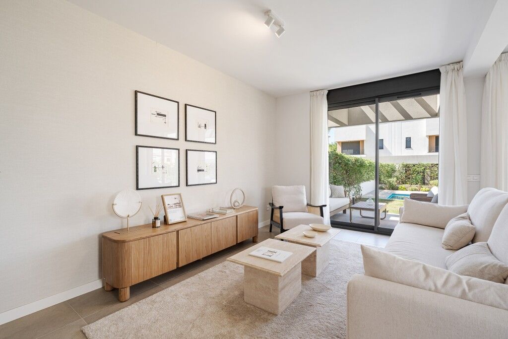 Property photo 3 of 20 Living (1).Jpg