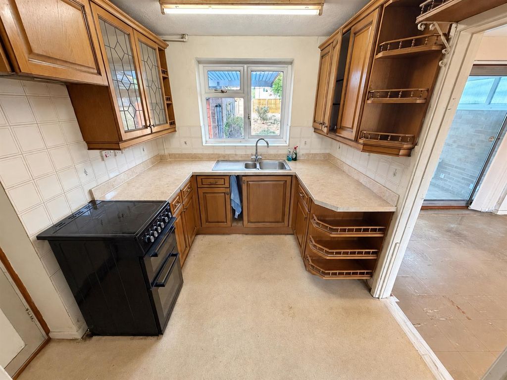 Property photo 2 of 16 Kitchen