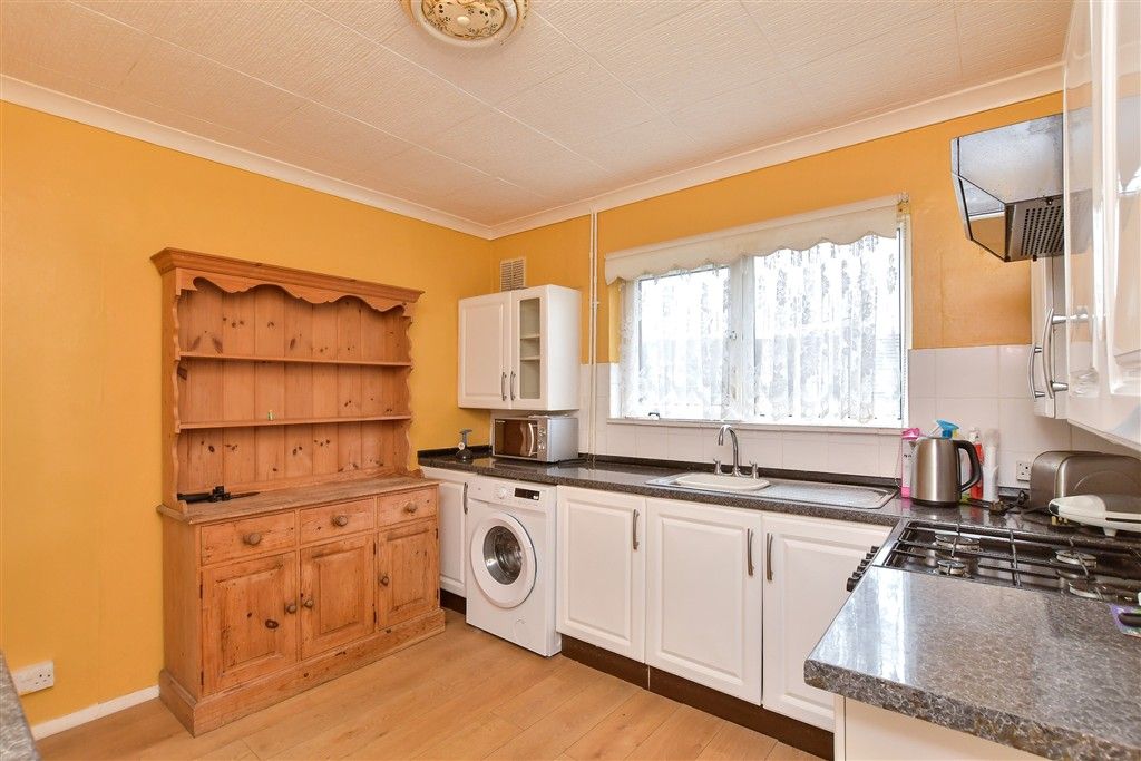 Property photo 1 of 10 Kitchen