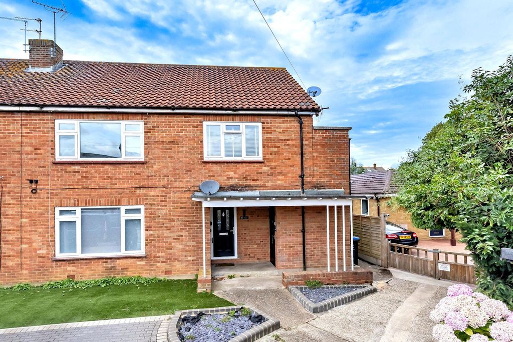 Property photo 1 of 16 16A Amesbury Close (16).Jpg