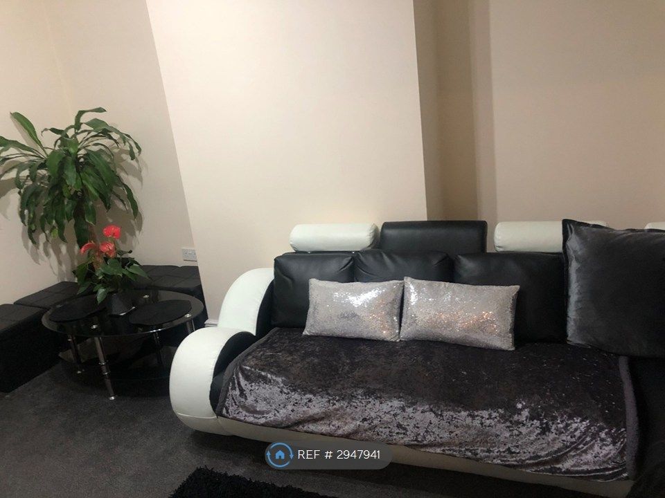 Property photo 2 of 32