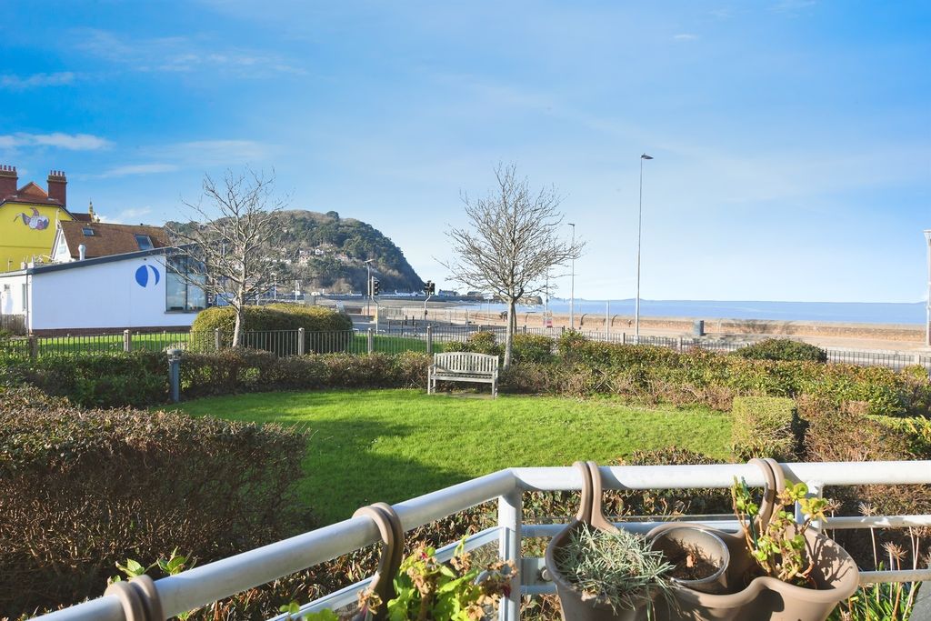 Property photo 2 of 14