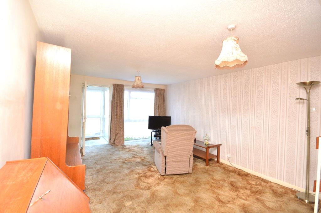 Property photo 3 of 17 Living Room
