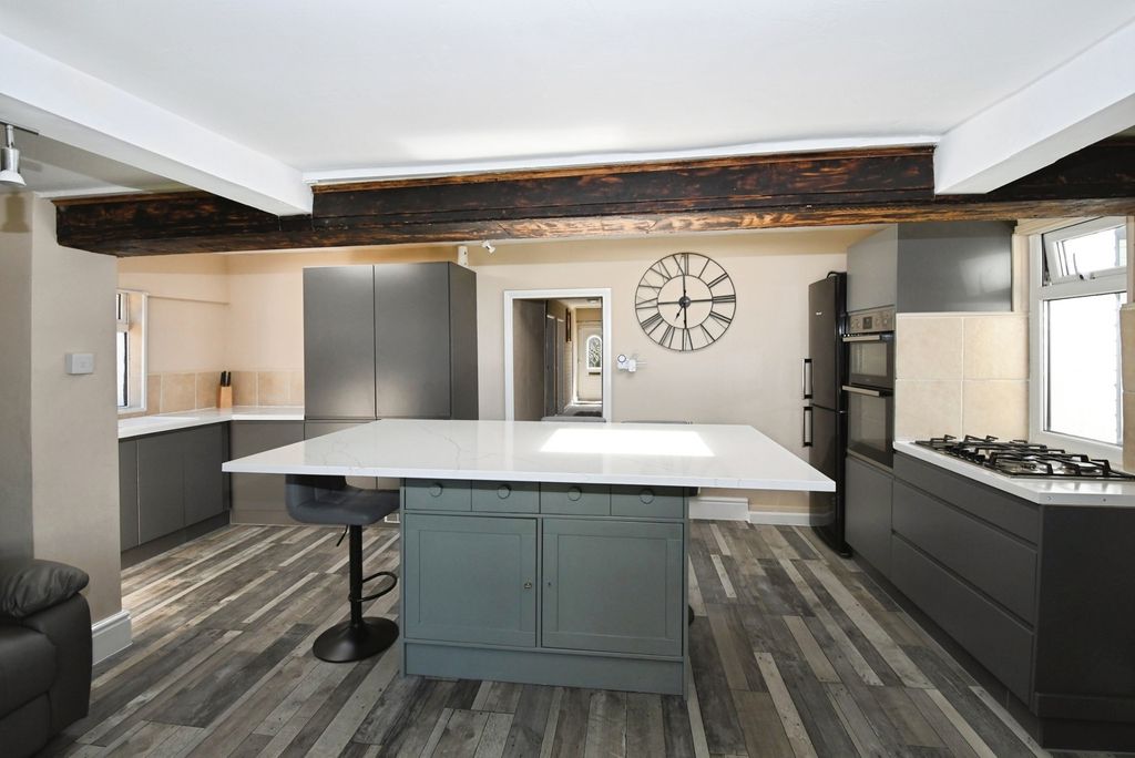 Property photo 2 of 14 Pbox-Img.Jpg