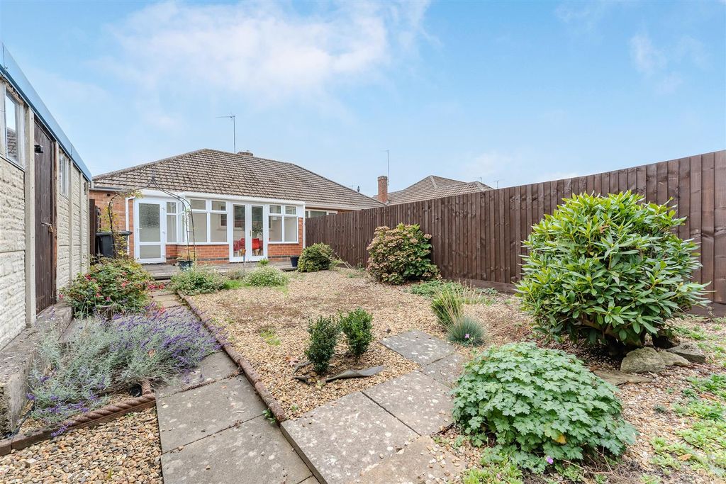 Property photo 2 of 15 Garden