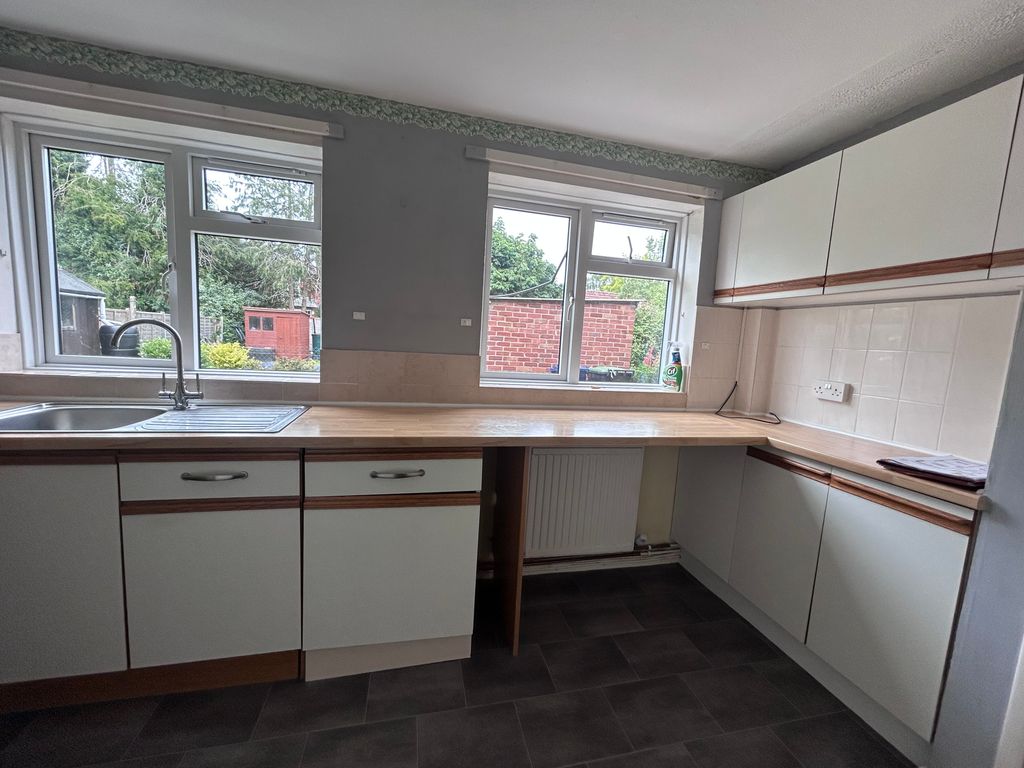 Property photo 2 of 9 Kitchen
