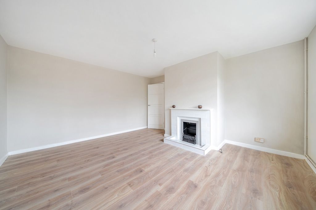 Property photo 2 of 13 1456139-4-69Fc3Eb...