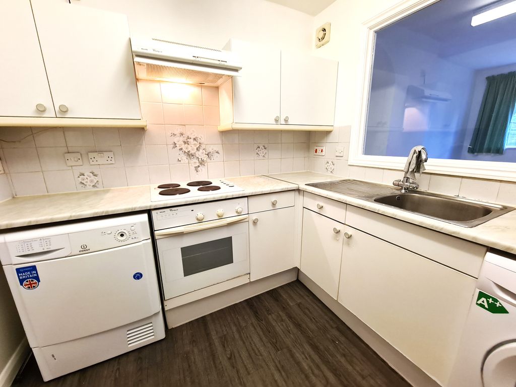 Property photo 2 of 13 Photo 03