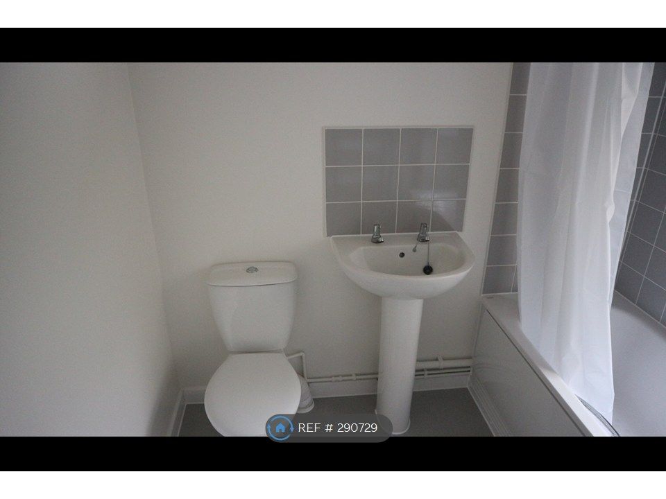 Property photo 3 of 10 Bathroom 2