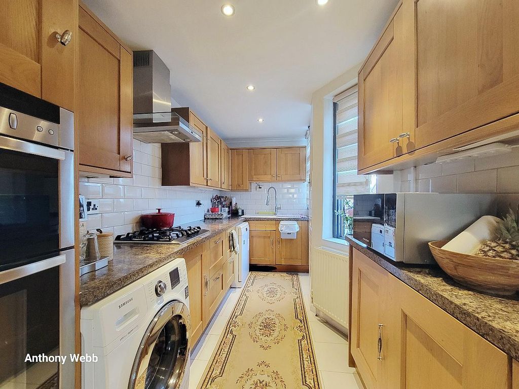 Property photo 2 of 17 Kitchen