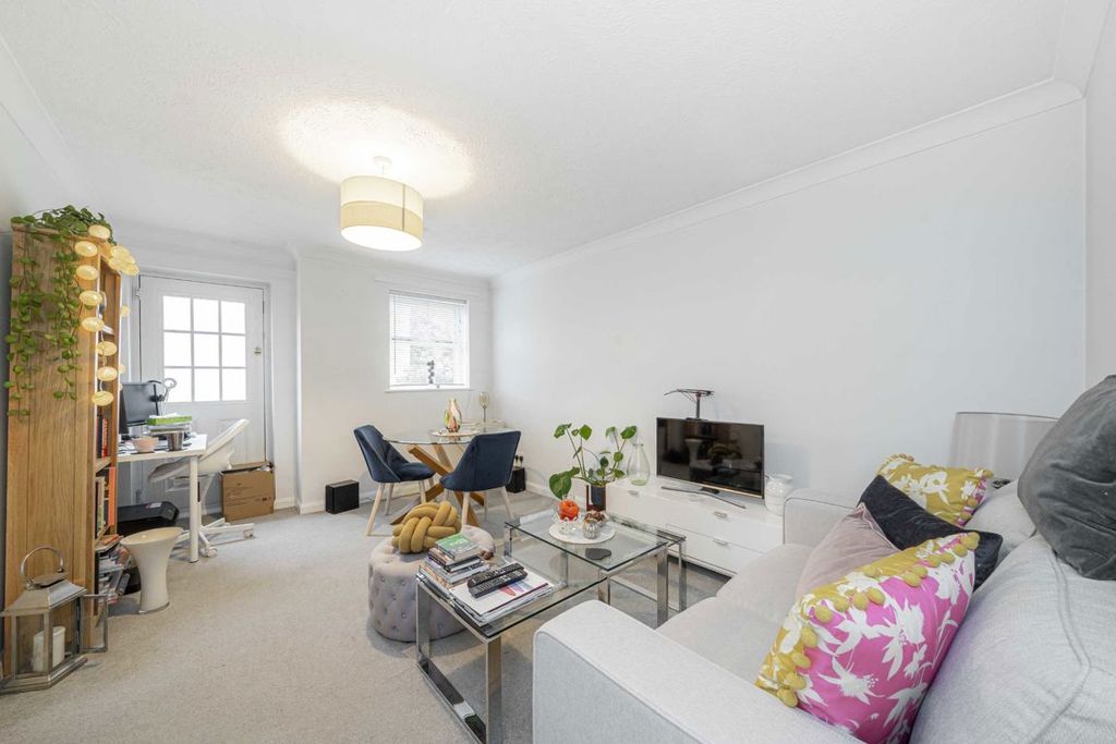 Property photo 2 of 5