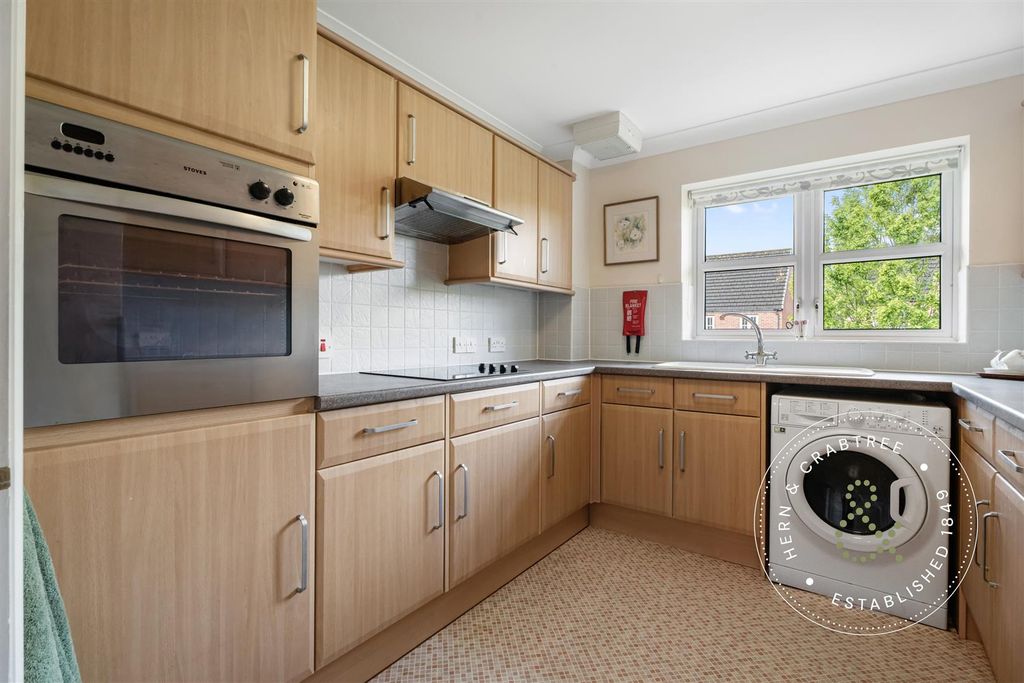 2 bed flat for saleLatteys Close, Heath, Cardiff CF14 photo 5