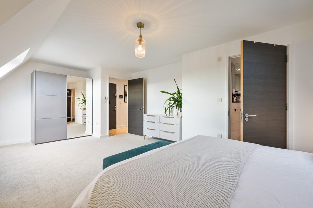 Additional image 12 of 2 bed flat for saleThe Drive, Coulsdon CR5