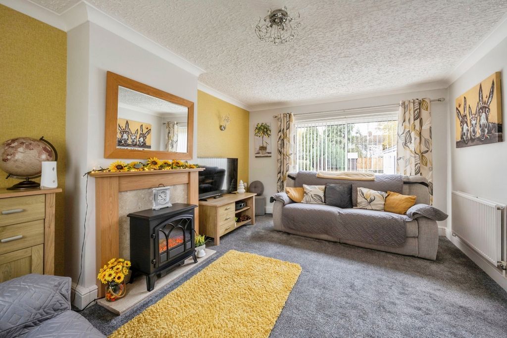 Property photo 3 of 16 Living Room