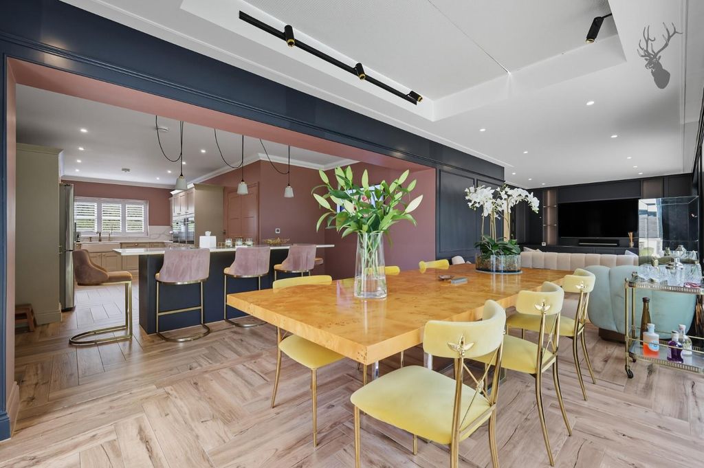 Property photo 2 of 51