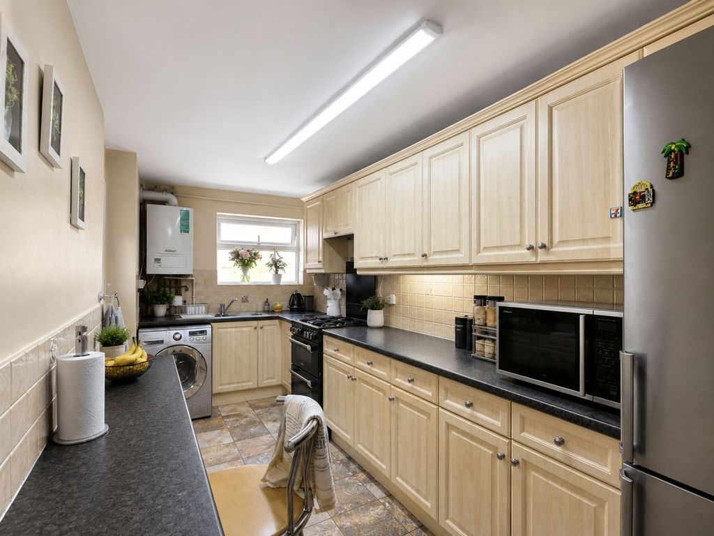 Property photo 3 of 12 Kitchen
