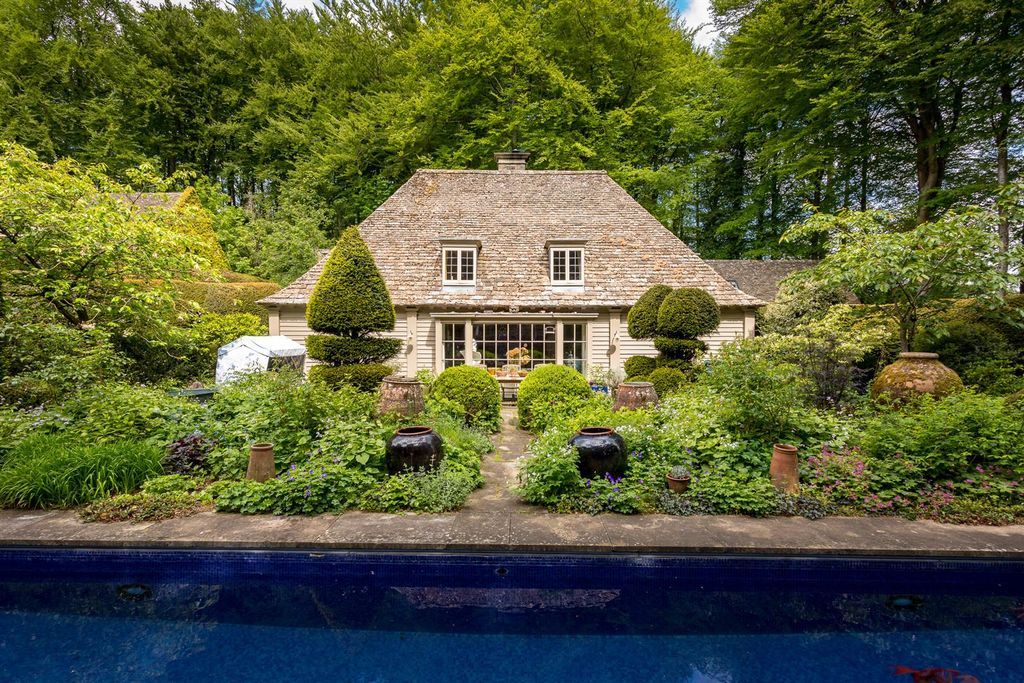 Property photo 1 of 39 48 - Hill House - Gl7 7Ep - Web.Jpg