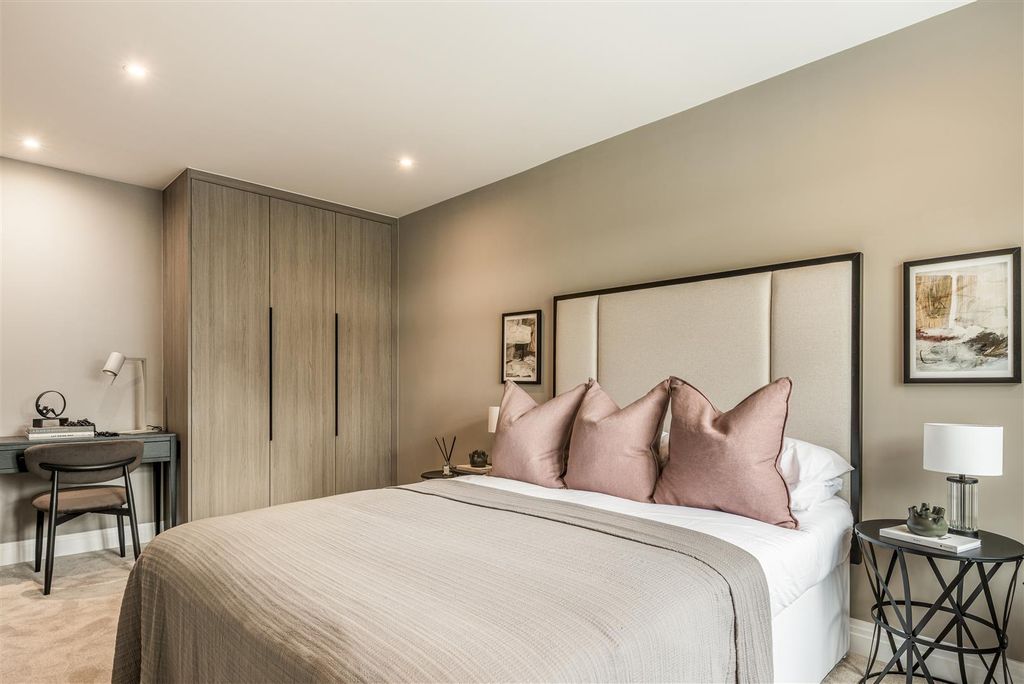 Additional image 34 of 5 bed property for salePlot 4, Chase View, Spring Court Road, Enfield EN2