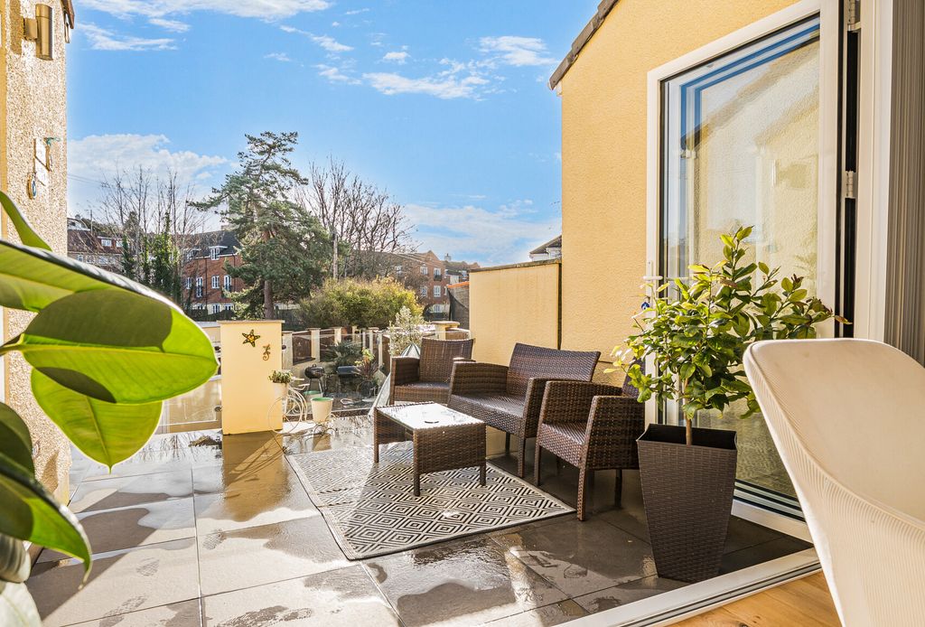 Property photo 3 of 19 1396046-17-695E66...