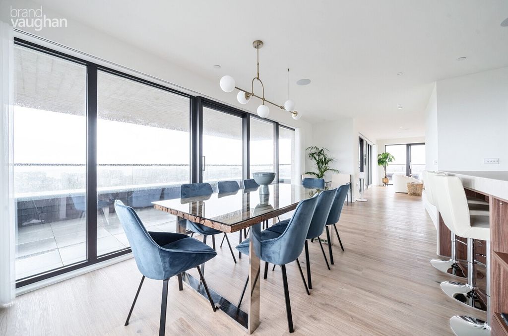 Property photo 2 of 27 Kitchen Diner 2