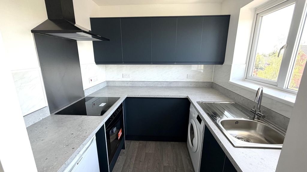 Property photo 3 of 14 Kitchen