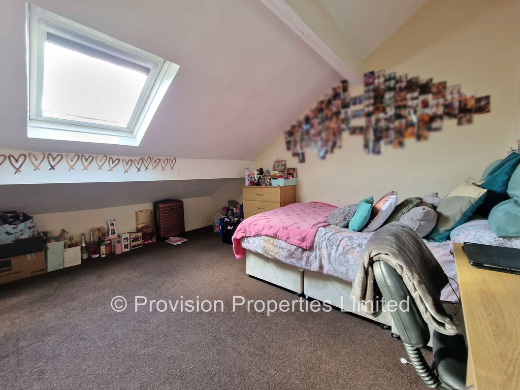 Property photo 3 of 8 Photo