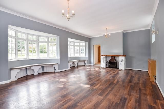 Property photo 2 of 9 Living Room