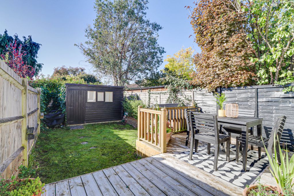 Property photo 3 of 17 Garden