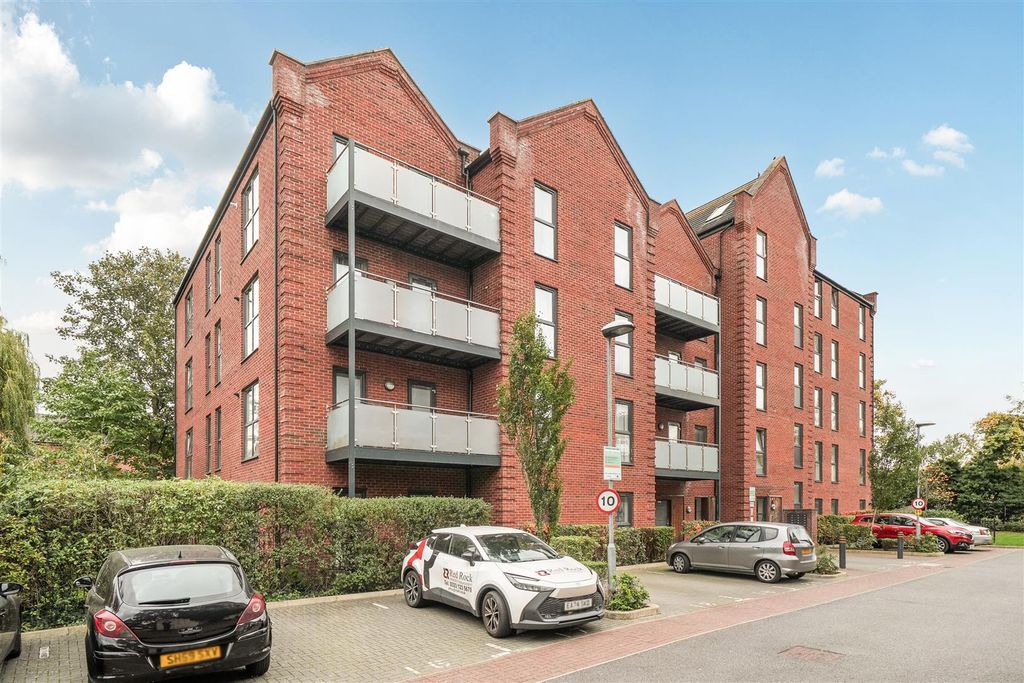 Property photo 1 of 20 External