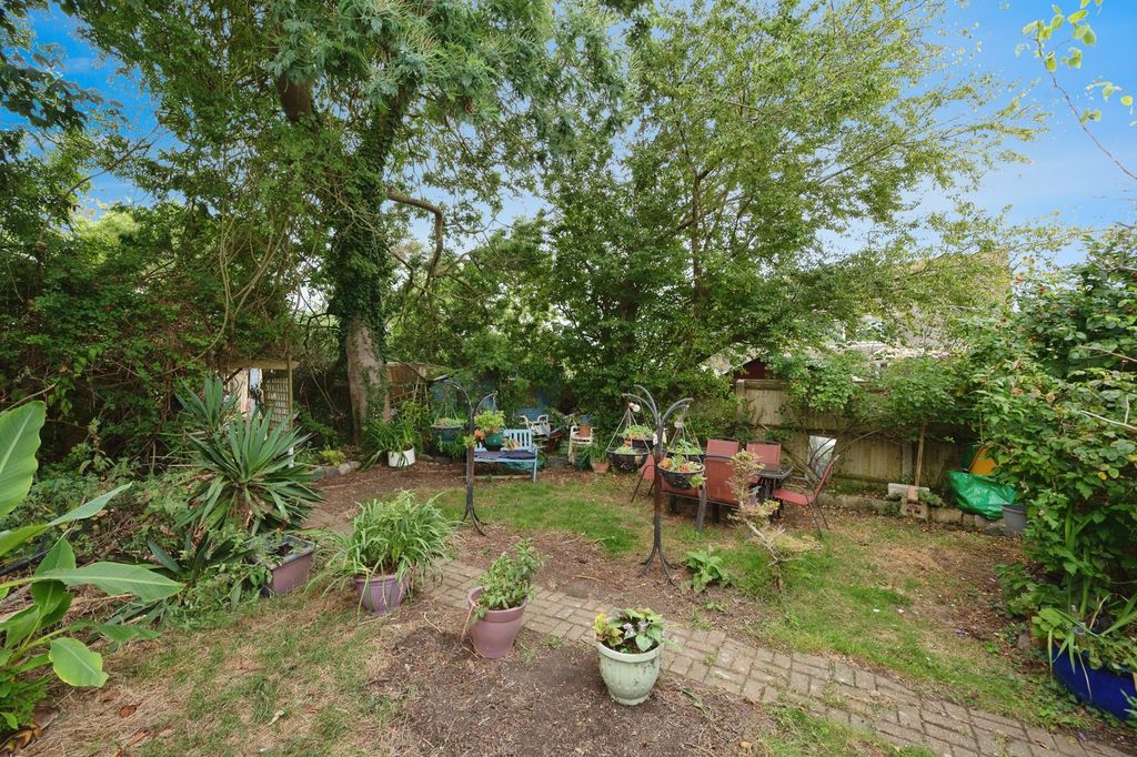 Property photo 2 of 17 Photo