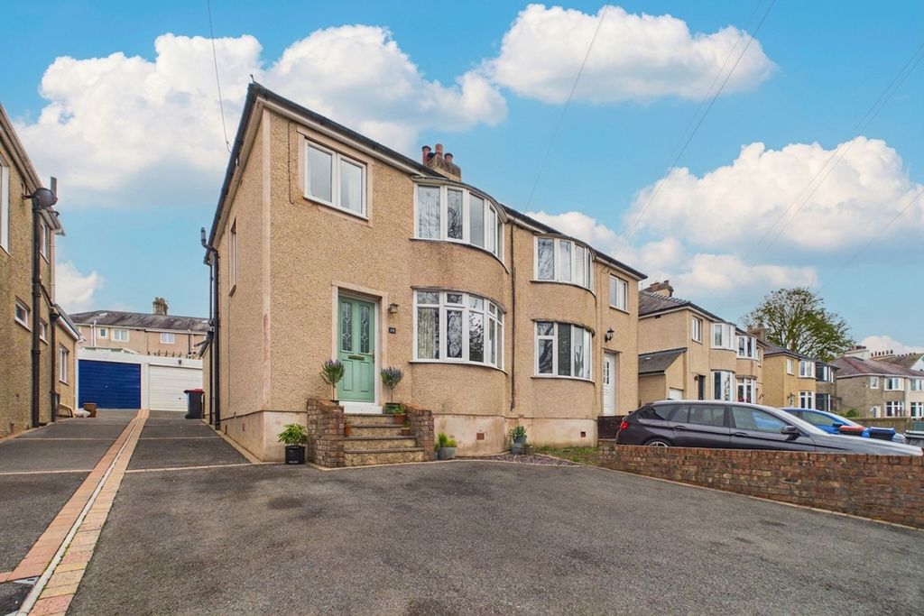 Property photo 2 of 21