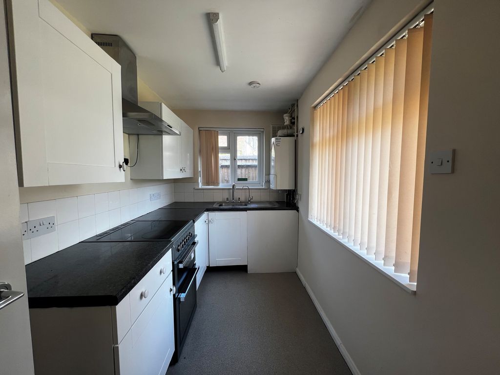 Property photo 3 of 10 Kitchen