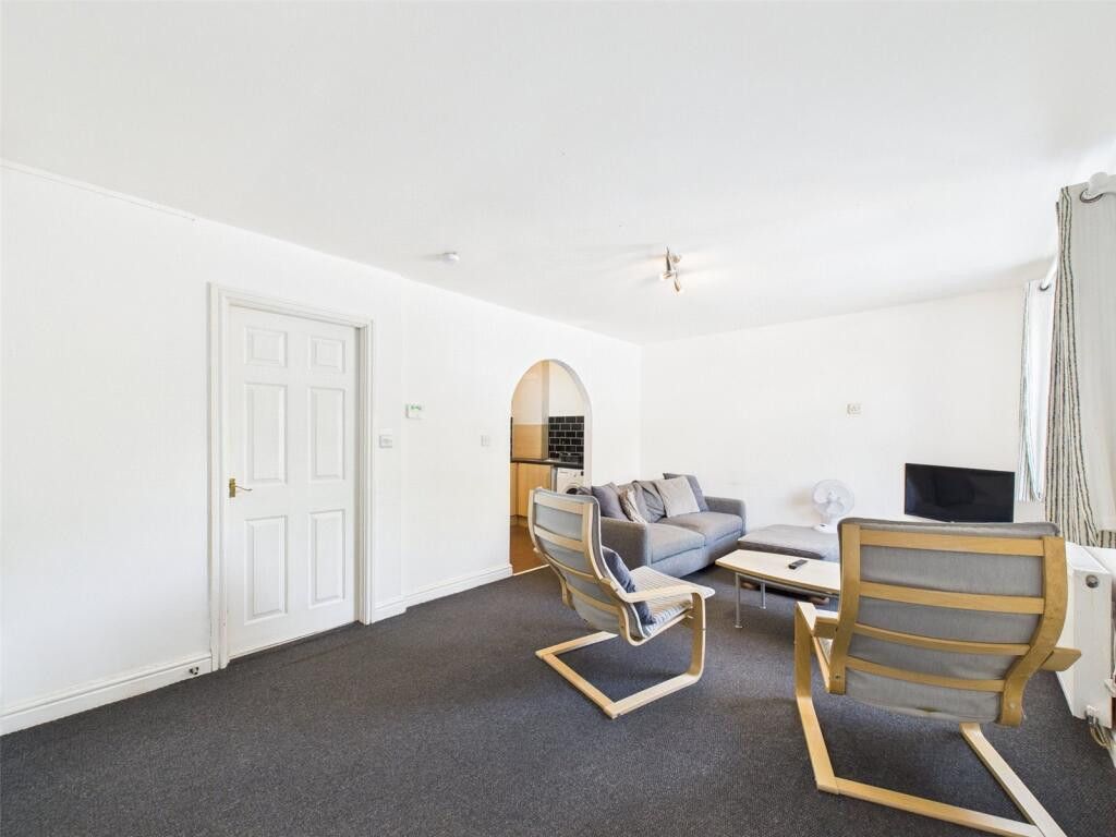 Property photo 2 of 8