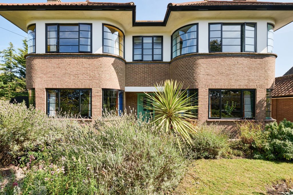 Property photo 2 of 56