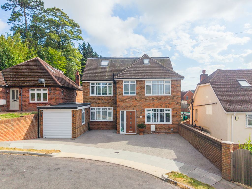 Property photo 1 of 32