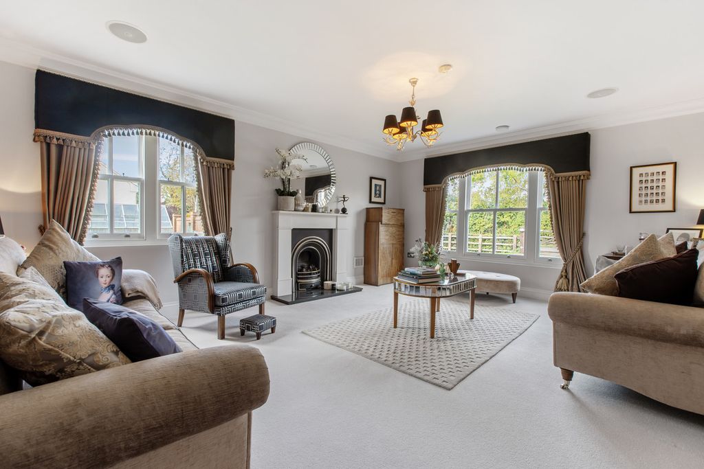 Property photo 2 of 41