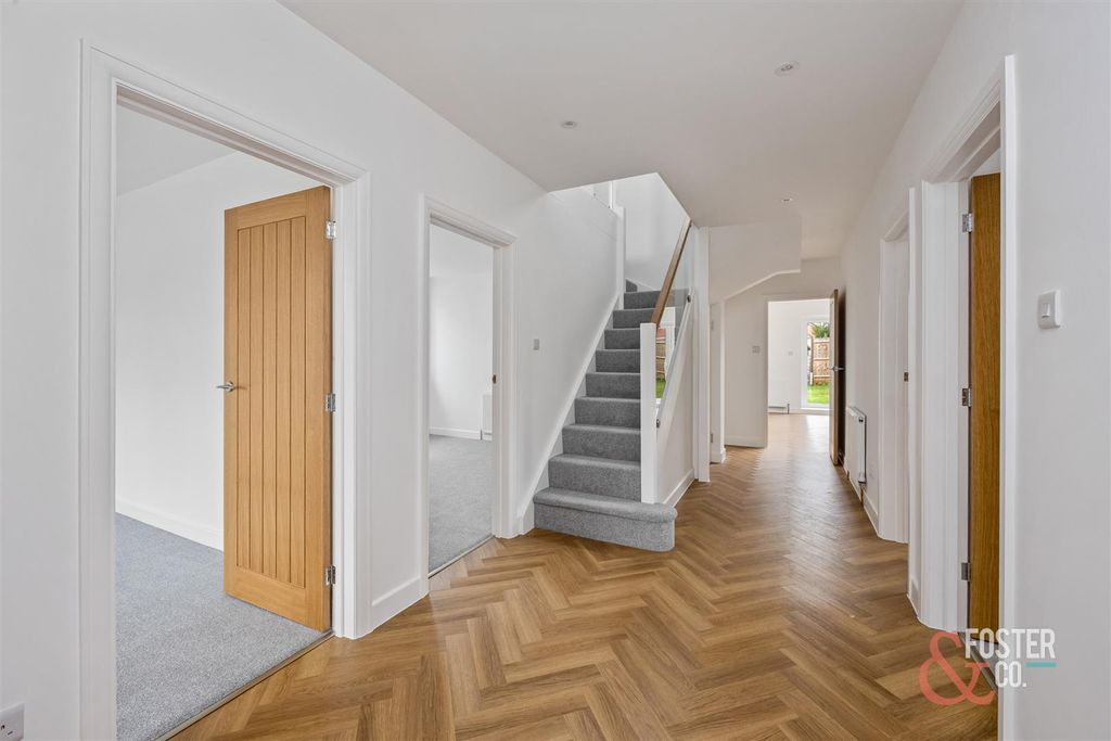 Property photo 3 of 26 Ashfold Avenue, 5_015.Jpg