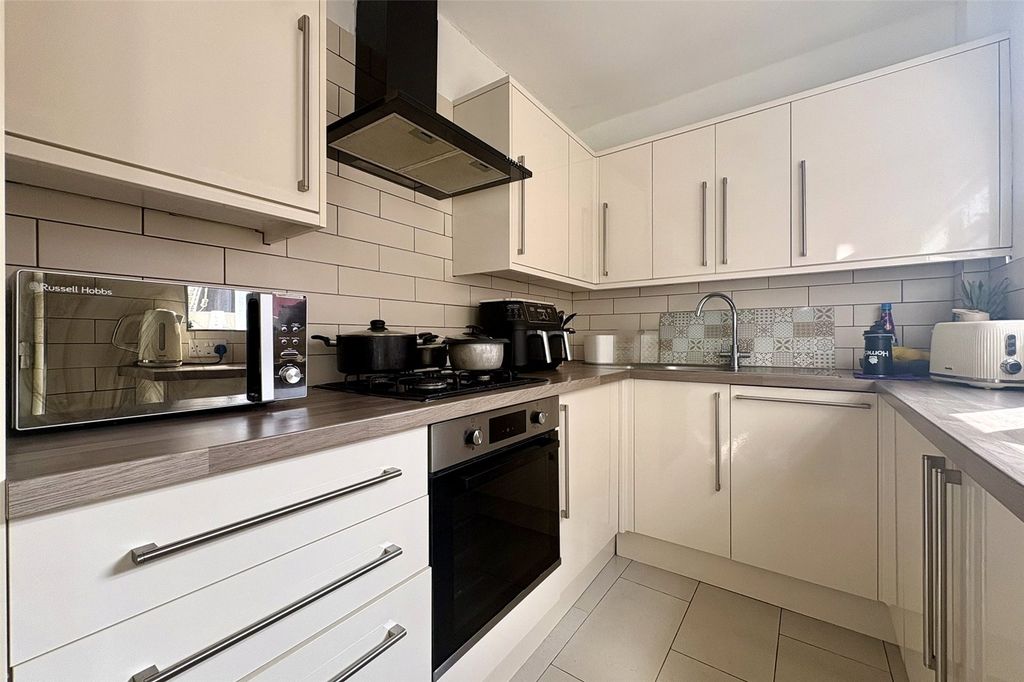 Property photo 2 of 11 Picture No. 28