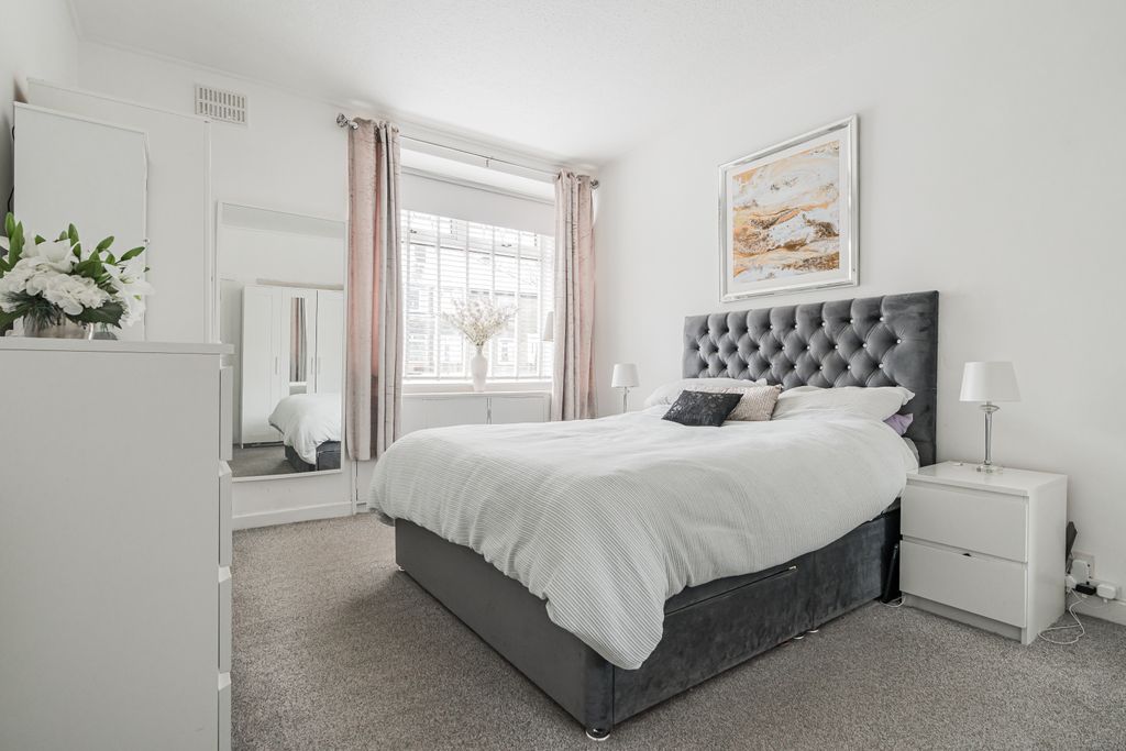 Additional image 9 of 2 bed flat for sale159 Colinton Mains Road, Edinburgh EH13