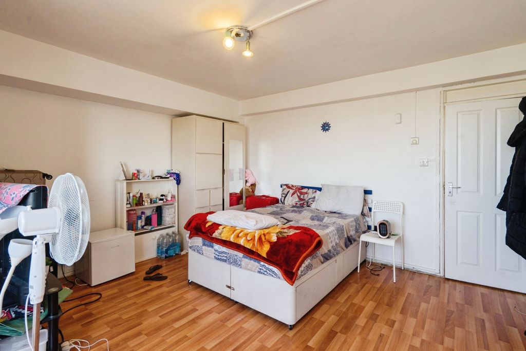 Property photo 3 of 14 Living / Dining Room