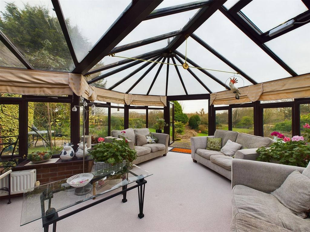 Property photo 3 of 40 Conservatory.Jpg