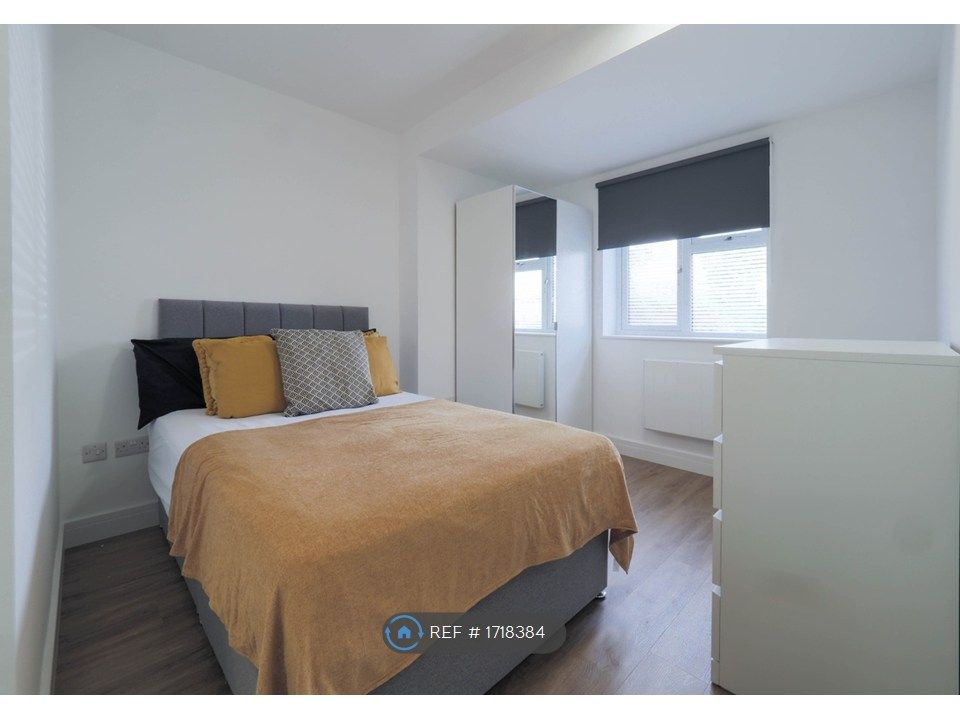 Property photo 2 of 8 Bedroom