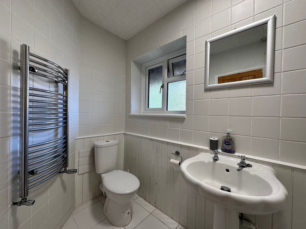 Property photo 3 of 8 Bathroom