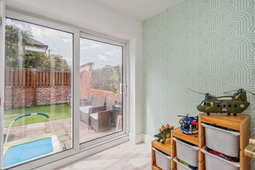 Property photo 3 of 20