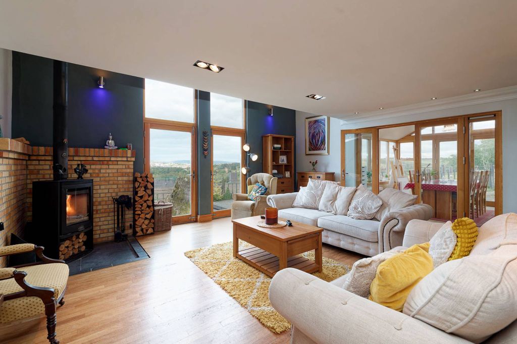 Property photo 2 of 30