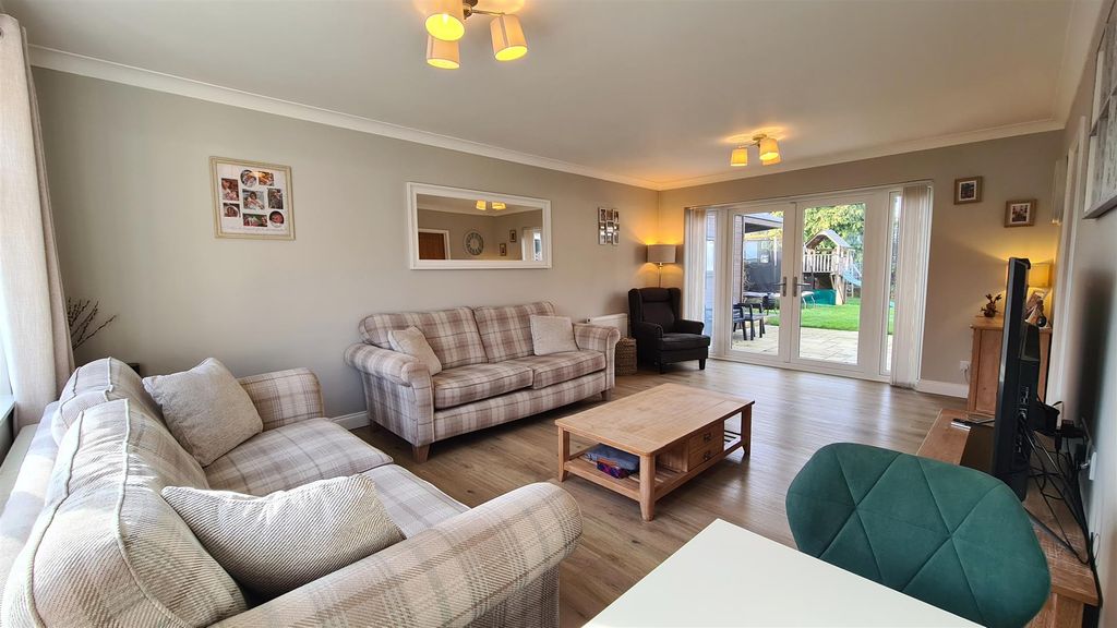 Property photo 3 of 26 Living Room