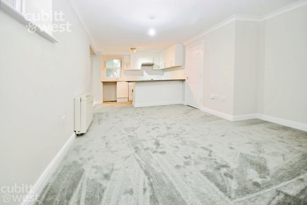 Property photo 3 of 10 Open-Plan Living/...