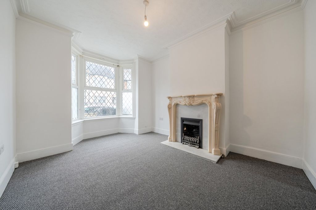 Property photo 2 of 19 1410281-12-698Dca...