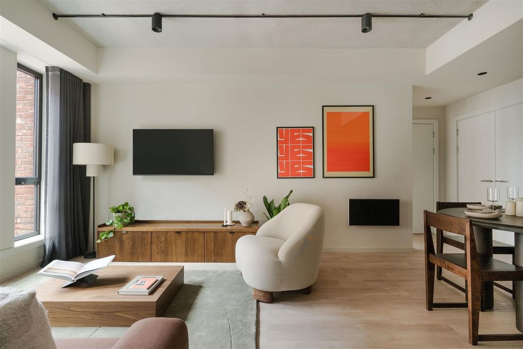 Property photo 2 of 7 Setl_Lounge.Jpg