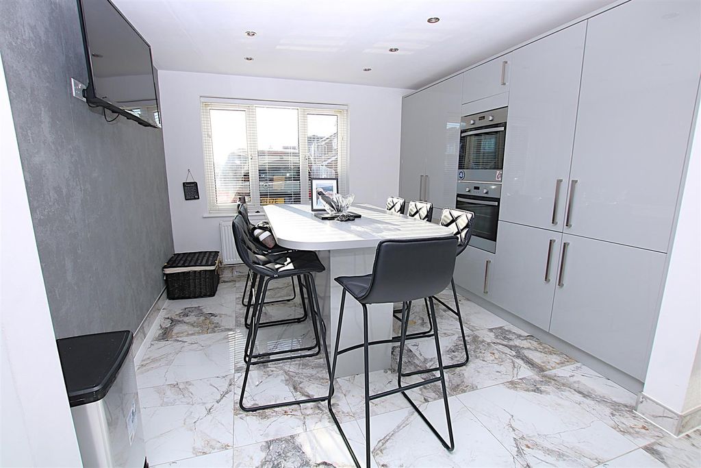 Property photo 3 of 16 Img_8405.Jpg